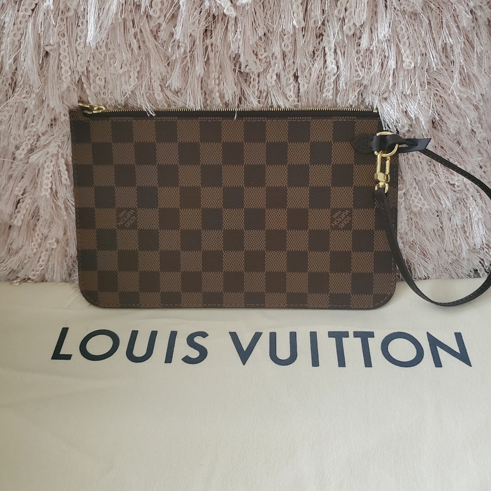***SOLD Louis Vuitton neverfull pochette pouch  wristlet damier azure.